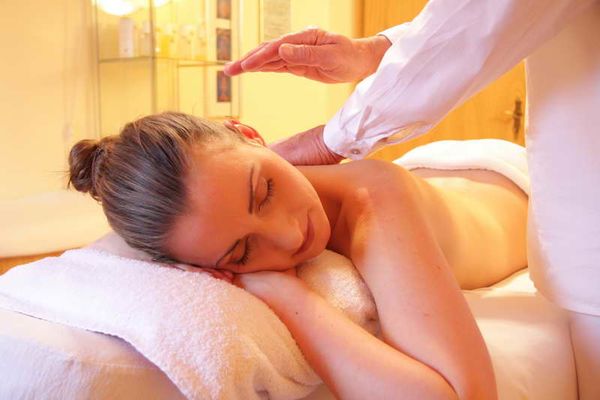 Wellness-Reisen mit Massage und Kur-Anwendung