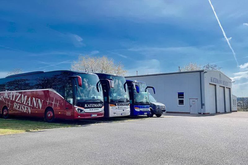 Katzmann Reisen - 3 Reisebusse und VW Crafter